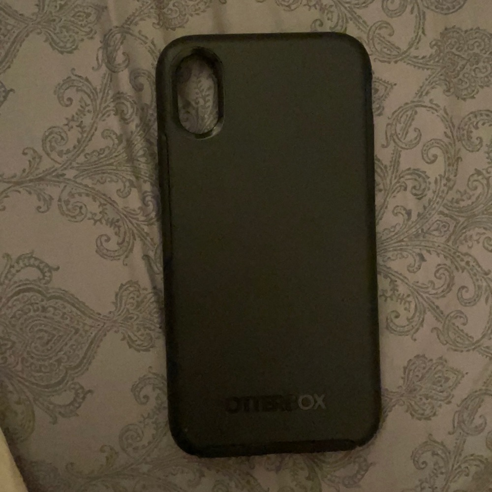 Black Otterbox case iPhone XS
